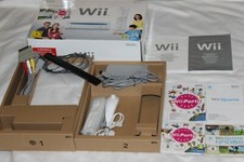 CONSOLE NINTENDO WII FAMILY EDITION+CONTROLLER+NUNCHUCK+WII PARTY+SPORTS-IM IMBALLO ORIGINALE