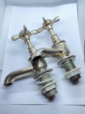 Coppia di rubinetti da bagno