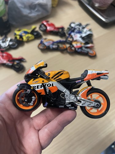 Maisto honda 2005 repsol - 1/18,