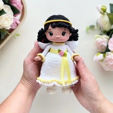 Bambola angelo all'uncinetto