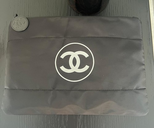 Beauty bag chanel nera - chanel,