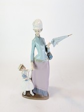 Lladro Figurine 1353 "LADY
