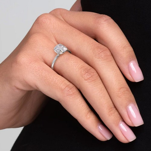 Anello con diamanti coltivati