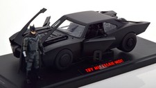 Batmobile Jada 1:18 con figurina Batman 2022 flatblack