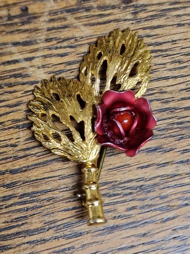 Spilla metallo dorato con