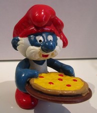 333-PUFFI-GRANDE PUFFO CON PIZZA-2.0180-HONG KONG © 1984 PEYO SCHLEICH Ⓢ BERRIE