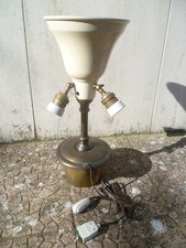 Vecchia e curiosa lampada da