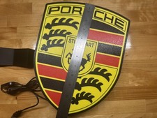 Insegna da parete illuminata a