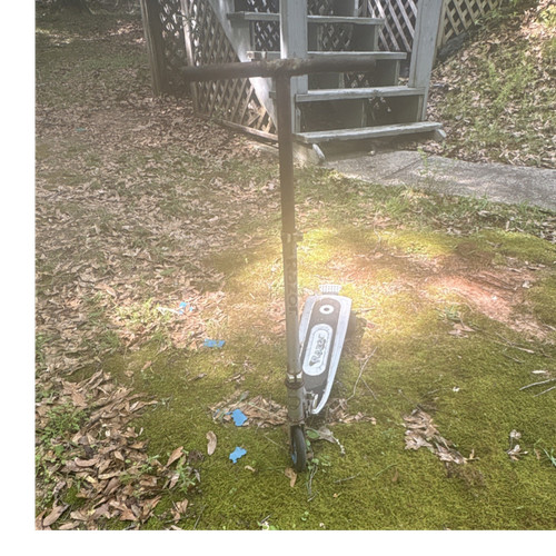 Wheeled razor e100 stand - wheeled,
