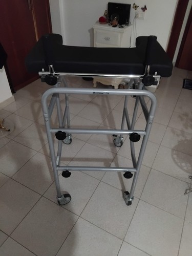 Deambulatore ascellare con