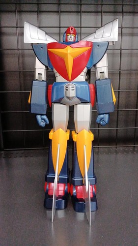 Bandai invincible - bandai,