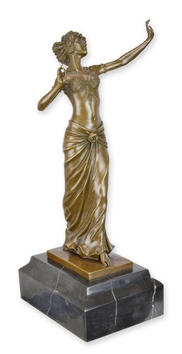 Una scultura bronzo - una,