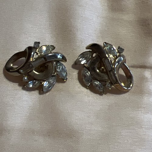 Vintage signed crown trifari - signed,