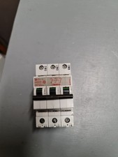 BTICINO E83/20 INTERRUTTORE AUTOMATICO MAGNETOTERMICO 3 POLI 3P 20A 6000 