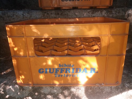 Cassetta vintage bottiglie