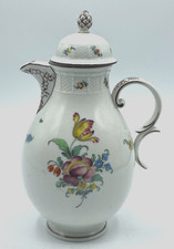 Antica brocca in porcellana