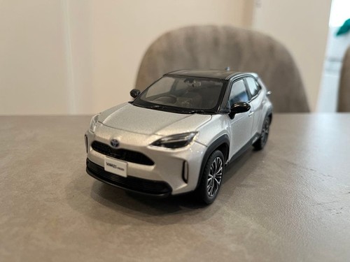 Toyota yaris cross silver - toyota,