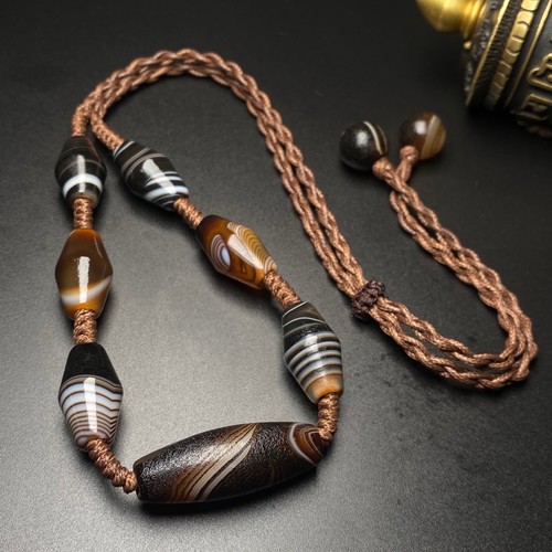 Collana unica tibetana vecchia
