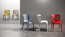 SET 2 SEDIE AMBER IN POLIPROPILENE COLORATE IMPILABILI x BAR GIARDINO "CATAS"