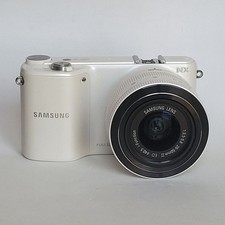 Samsung NX2000 20,3 megapixel fotocamera digitale - kit bianco con obiettivo 20-50 mm [90013FK]