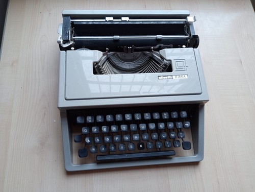 Macchina scrivere olivetti - da,