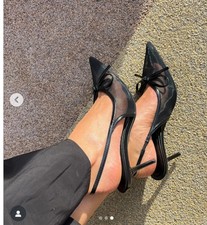 Zara decolte a rete con fiocco