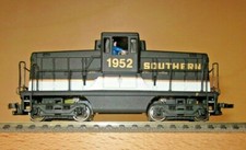 HO SPECTRUM # 80013 – GE 44 ton Switcher Southern no.1952