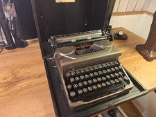 Macchina Da Scrivere Everest Mod. 90