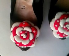 Spille Rose in vera pelle per scarpe set 2 pz. Clip rosso a pois Handmade.