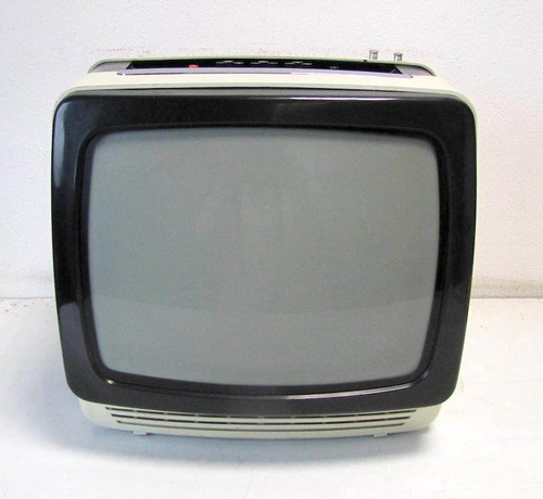 Vecchio televisore hirundo - vecchio,
