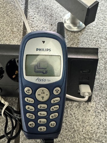 Cellulare philips fisio 121 - philips,
