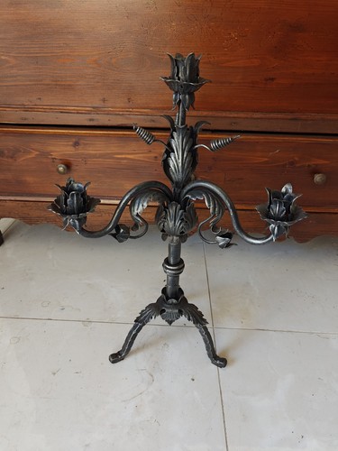 Candelabro ferro battuto a - in,