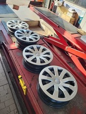 CERCHI IN FERRO USATI ORIGINALE AUDI A1 5,5x15 5x112 ET40 + BORCHIE 