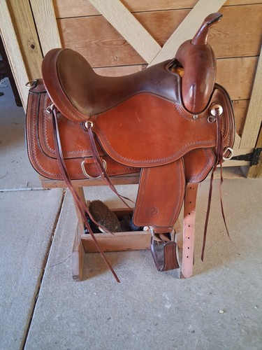 Circle topeka trail saddle - circle, y