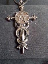 Collana con ciondolo forma - a,