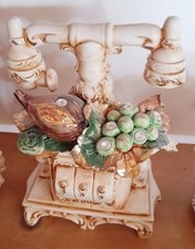 Telefono antico in porcellana