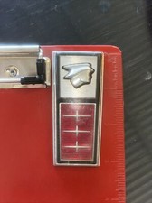 Distintivo emblema griglia