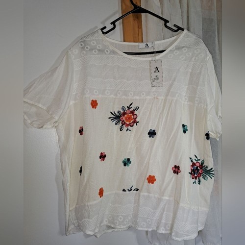 Top bianco ricamato