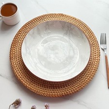 Cesto di frutta con piedini