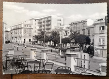 1960 Gaeta in Piazza col Chiosco Aperto -70087
