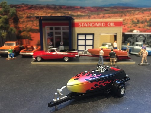 Barca corsa hot wheels - hot,
