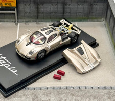 Modellino sportivo CM 1:64 oro