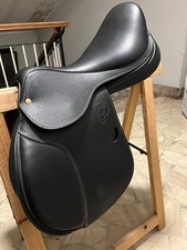 Sella da salto Pariani modello Oxer pari al nuovo, misura 17,5