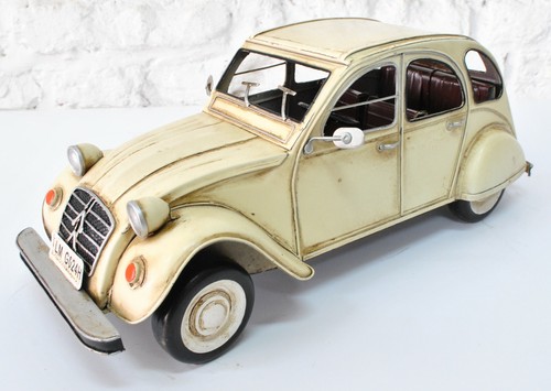 Automobile giocattolo classica