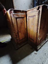 mobiletto ad angolo di legno, senza piede all'angolo, color legno naturale 