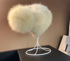 Cappello In Merinos E Pom Pom