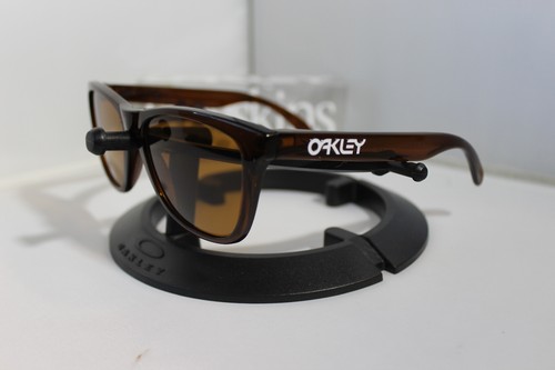 Near mint oakley frogskins - oakley,