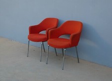 Coppia di poltrone con gambe