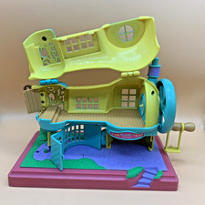 Polly Pocket Waddles Boutique