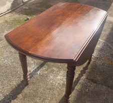 Tavolo a bandelle molto antico